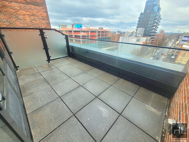 Foto del edificio - 144-74 NORTHERN BOULEVARD