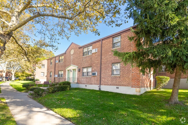 Building Photo - Beech Hills Garden Apartments