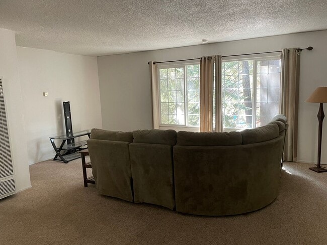 Building Photo - Quiet Corner Unit in Condo Complex