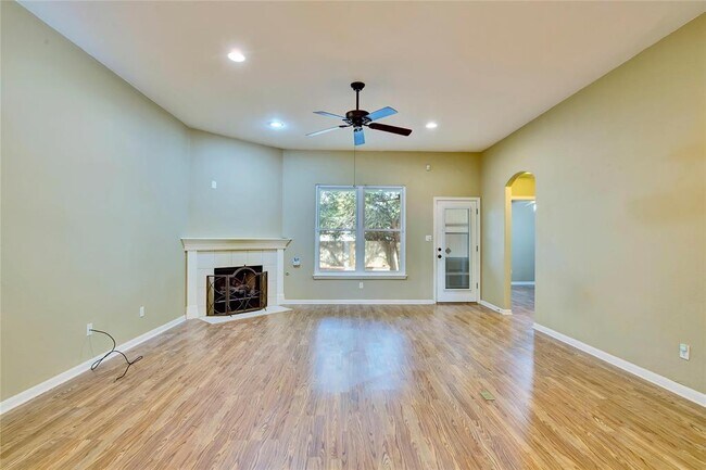 Building Photo - 644 Columbine Ave