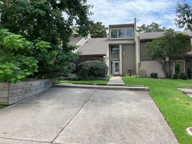Building Photo - 12315 Glenview Dr