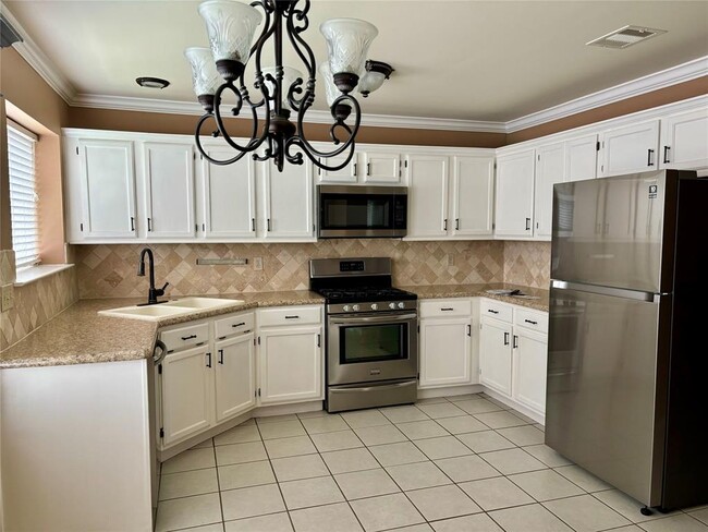 Building Photo - 3909 Ashwood Dr