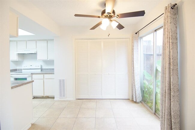 Building Photo - 5654 Birchmont Dr