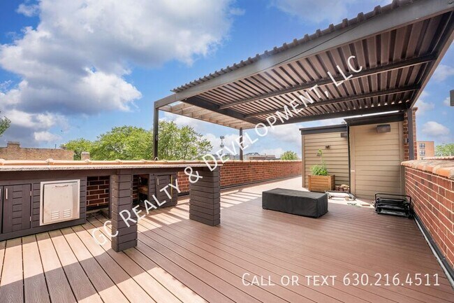 Foto del edificio - 2326 N Greenview Ave