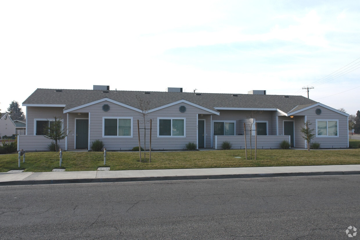 411457 N Park St, Visalia, CA 93291 Apartments in Visalia, CA