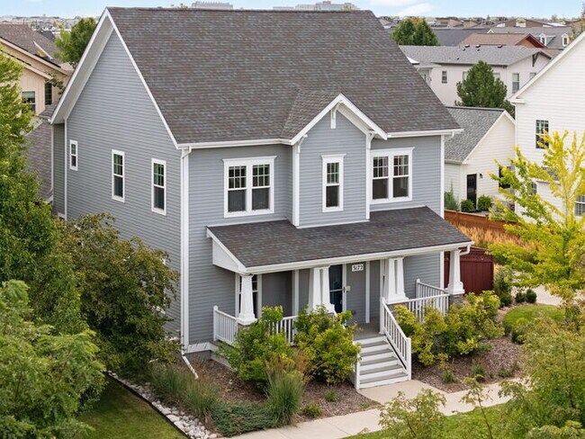 Foto del edificio - Spacious, modern 5 bed 4 bath home