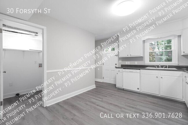 Foto del edificio - 30 Forsyth St