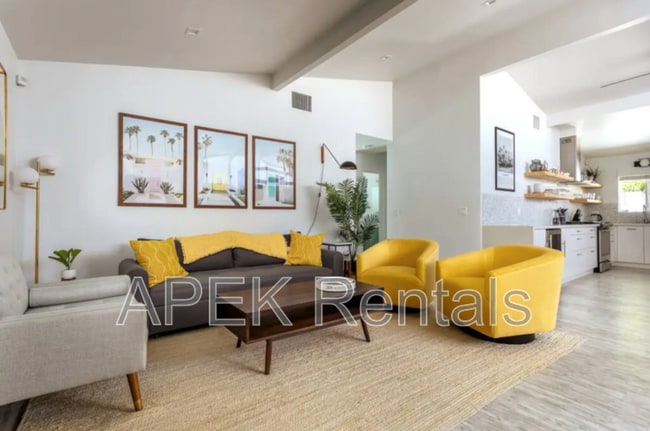 Foto del edificio - 547 N Sunrise Way