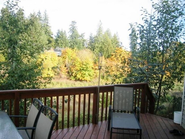 Large deck with green space - 1552 SE Ripplewood Ave