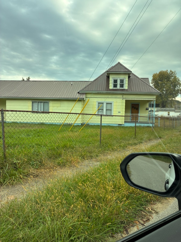 Building Photo - 552 Main St