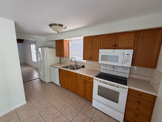 Building Photo - 1211 4th St W