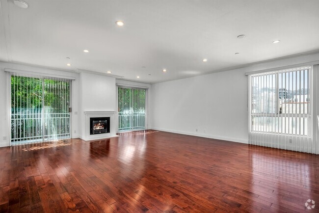 Building Photo - 117 S Clark Dr