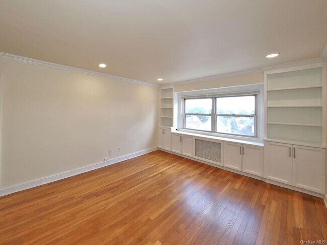 Foto del edificio - 240 Halstead Ave