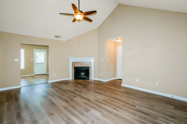 Foto del edificio - 6916 Fox Briar Cove