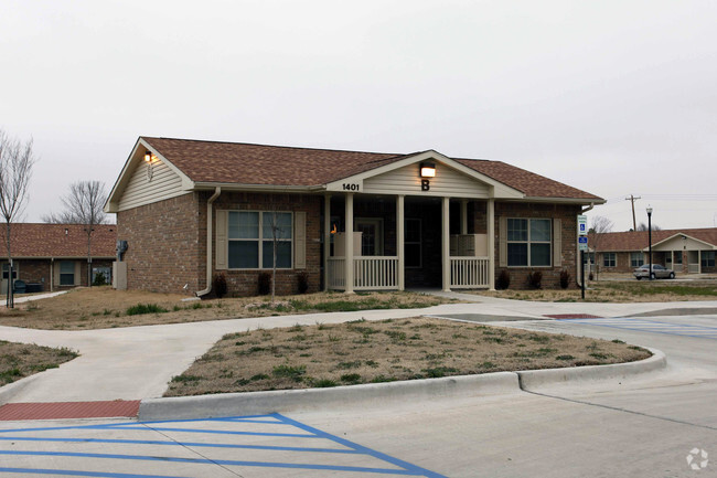 Foto del edificio - Brooke Village Senior Apartments