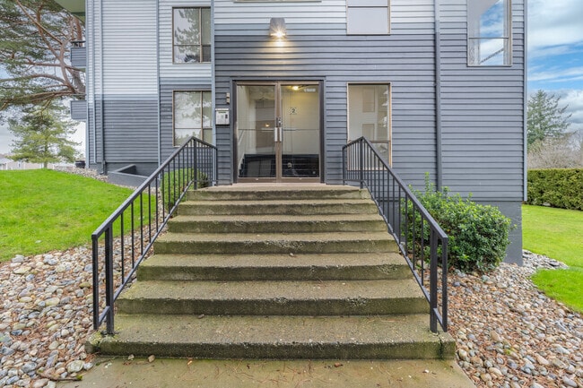 Entrance - Easthill Apartments