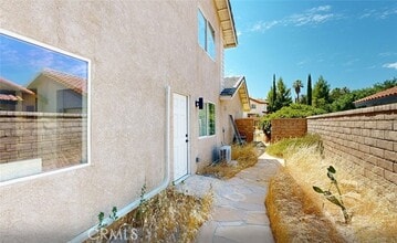 Building Photo - 5637 Redwood Ave