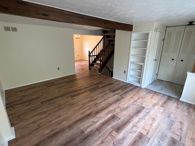 Foto del edificio - 792 Wheatland Cir