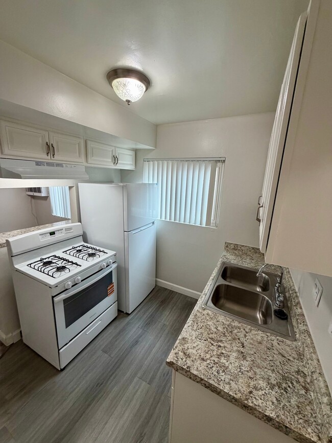 Photo - 12414 Dunrobin Ave Apartment