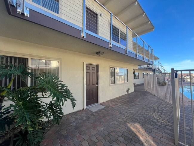 Building Photo - 519 Stratford Ct