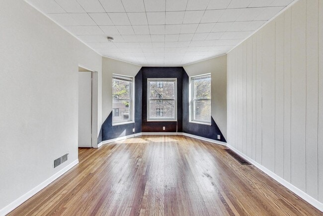 Building Photo - 2104 N Richmond St