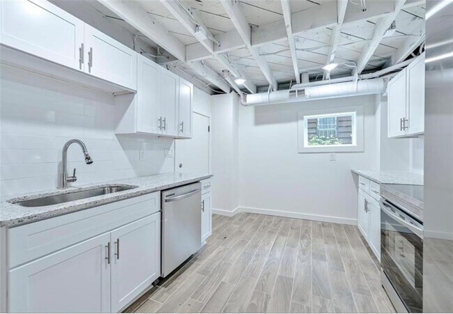 Foto del edificio - 2218 Belvedere Ave SW