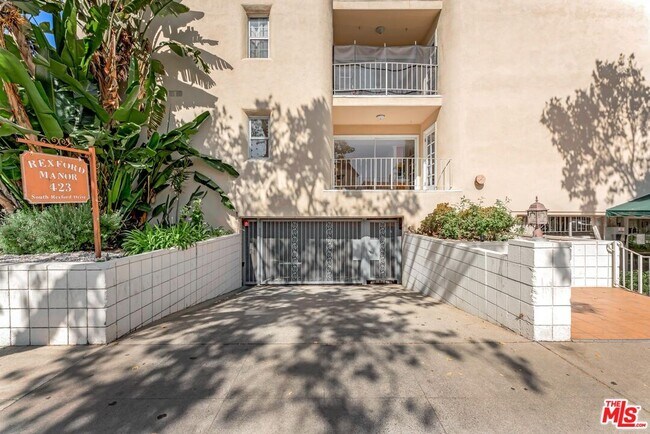 Building Photo - 423 Rexford Dr