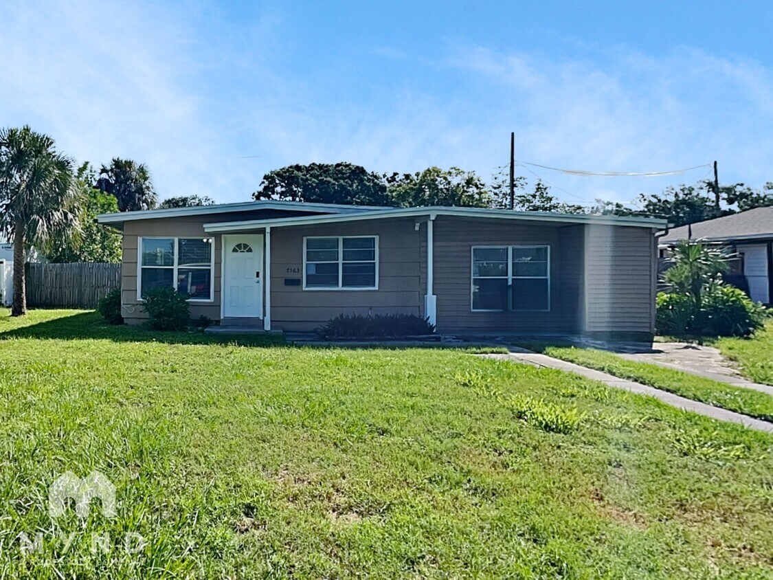 Primary Photo - 7563 Meadowlawn Dr N