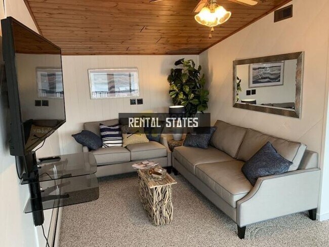 Foto del edificio - 4 bedroom in Bernhards Bay NY 13028