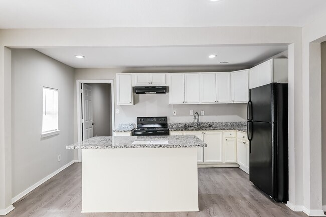 Building Photo - 1811 Seevers