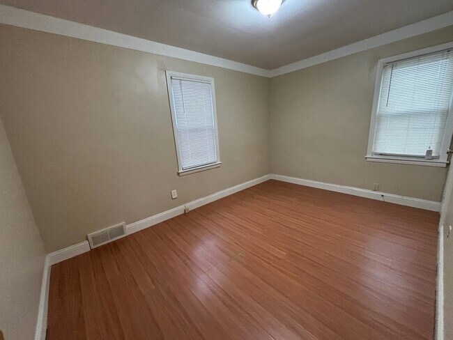 Foto del edificio - 920 E Mapledale Ave