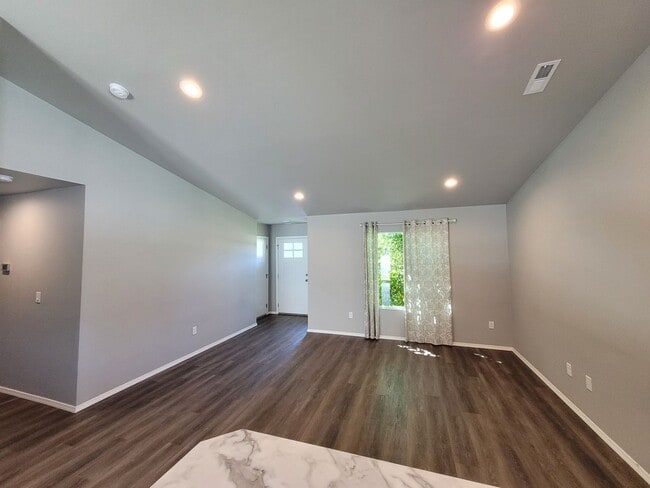 Building Photo - House with Garage