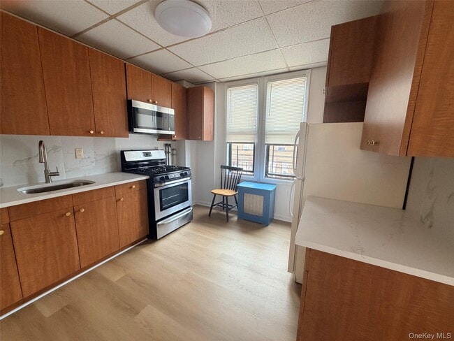Building Photo - 266 Jericho Tpke