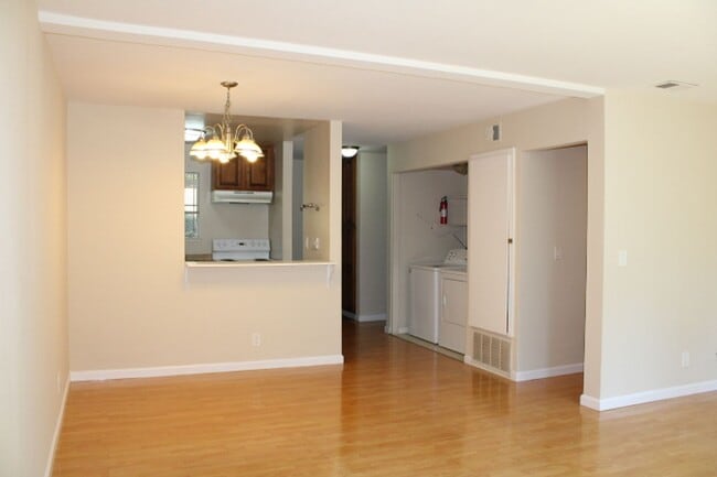 Building Photo - 507 Chabre Ct