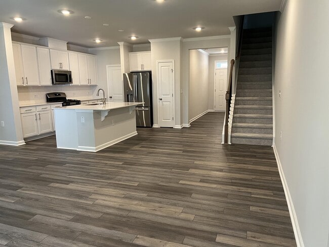 Building Photo - 215 Aster Bloom Ln