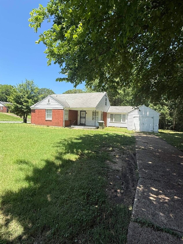 Foto principal - 1700 Warner Ave