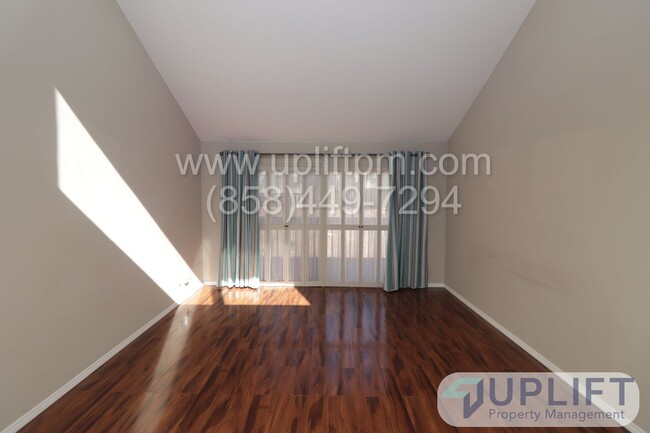 Foto del edificio - 2 BED 2 BATH CONDO WITH ATTACHED 2 CAR GAR...