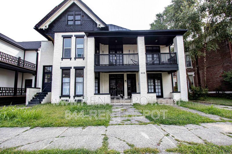Foto principal - 800 SE 2nd St