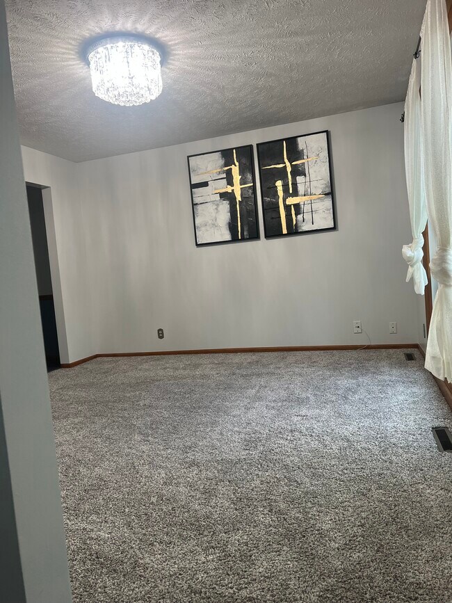 Building Photo - 16911 Holmes Cir