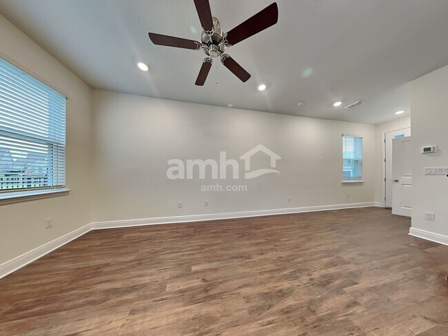 Building Photo - 27333 St Andrews Avenue