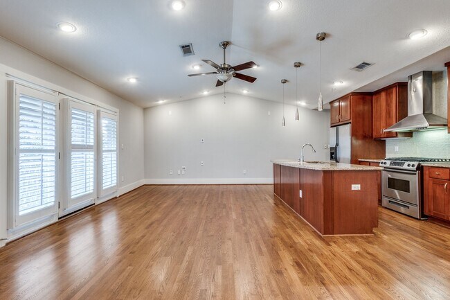 Building Photo - Park City Townhome
