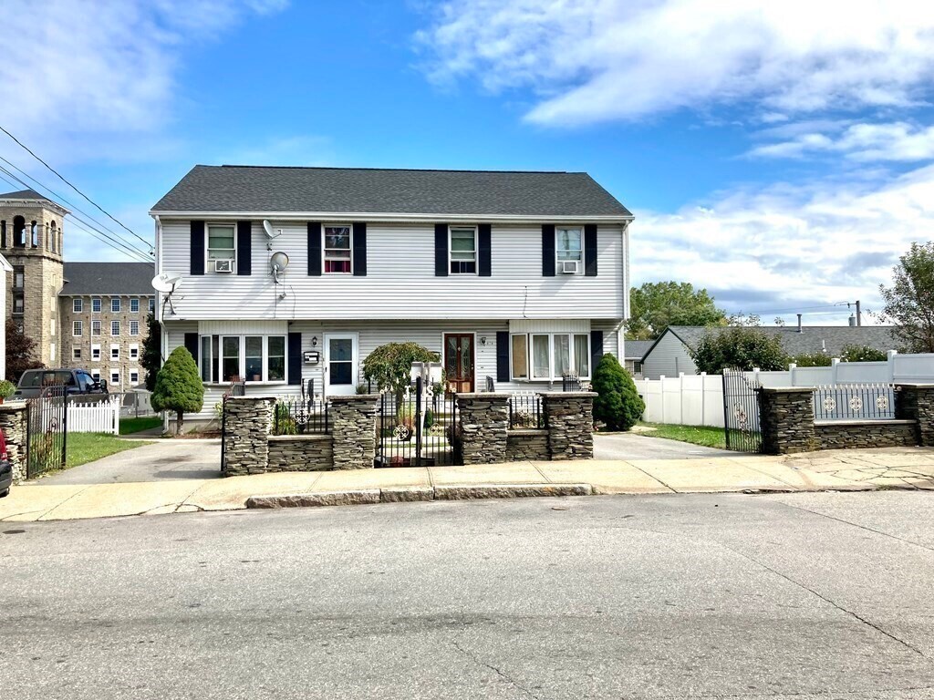 Primary Photo - 870 Rodman St