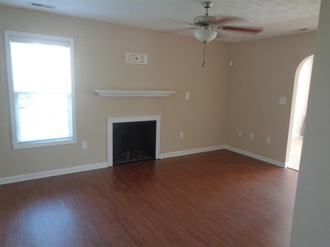 Building Photo - 184 Roanoke Dr