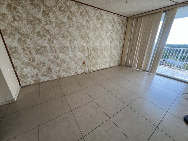 Building Photo - 1200 NE Miami Gardens Dr