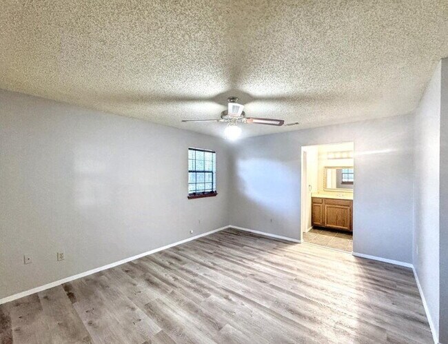 Foto del edificio - 501 Ridge Dr