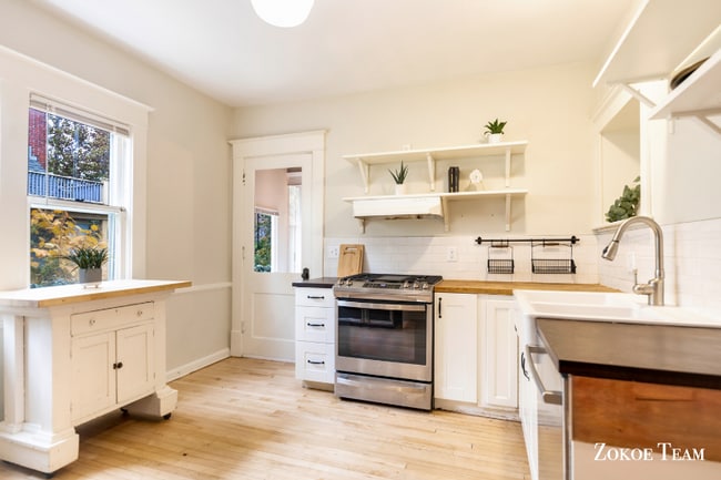 Building Photo - 240 Calkins Ave SE