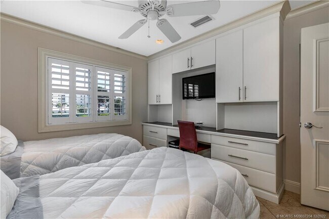 Foto del edificio - 484 NE Plantation Rd