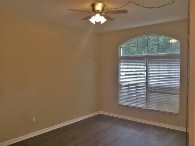 Foto del edificio - 1309 Kintla Rd