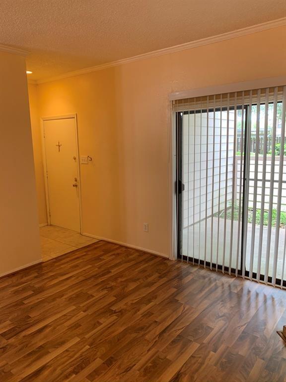 Building Photo - 7115 N Holiday Dr