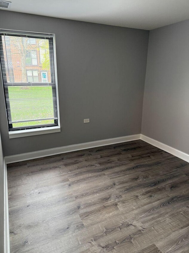 Building Photo - 3 bedroom in Chicago IL 60612